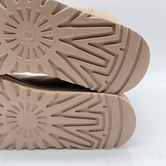 UGG Australia Women's Classic Short II Sheepskin Winter Boots Stone US 6 - Picture 9 of 9